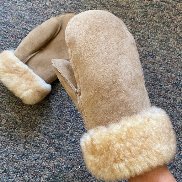 ORVIS Shearling Mittens Made in the USA - Picture 4 of 6